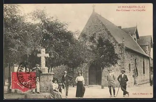 AK Le Pouliguen, Pen-Château, La Chapelle et habitants devant la croix