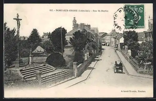 AK Nort-sur-Erdre, Rue St-Martin avec calvaire et voiture à cheval