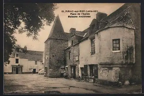 AK Piriac-sur-Mer, Place de l`Église et maisons anciennes