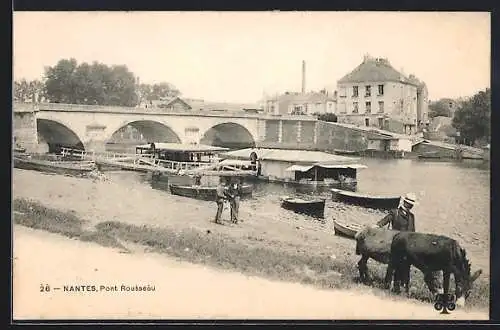 AK Nantes, Pont Rousseau avec des bateaux et des hommes avec des chevaux devant le pont