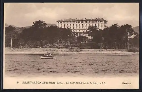 AK Beauvallon-sur-Mer, Le Golf Hotel vu de la Mer