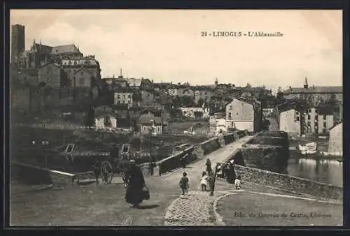 AK Limoges, L`Abbessaille avec des habitants sur le pont et vue sur la ville