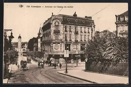 AK Limoges, Avenue du Champ de Juillet avec tramway et bâtiments historiques