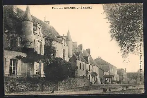 AK Grands-Chézeaux, Place des Grands-Chézeaux avec maisons et arbres