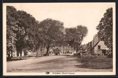 AK Cromac, Vue de la rue principale avec arbres et bâtiments