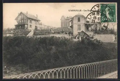 AK L`Aiguille, Les Hautes Cottages et la barrière en fer forgé