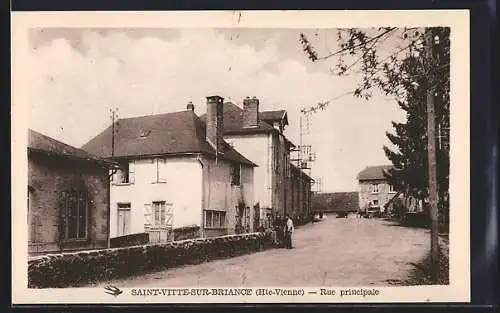 AK Saint-Vitte-sur-Briance, Rue principale avec maisons et arbres