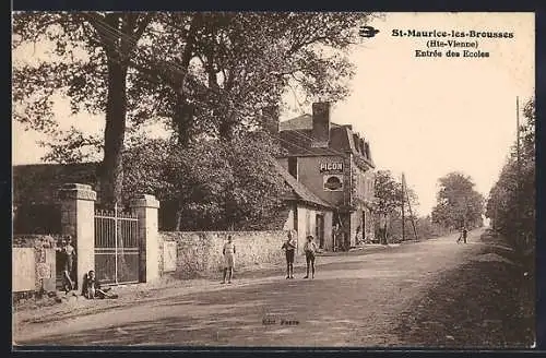 AK St-Maurice-les-Brousses, Entrée des Écoles