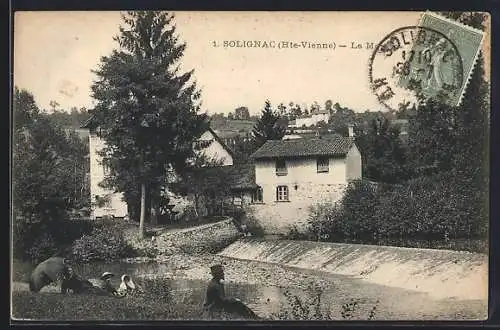 AK Solignac, Le Moulin avec des promeneurs au bord de l`eau