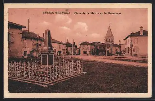 AK Cussac, Place de la Mairie et le Monument