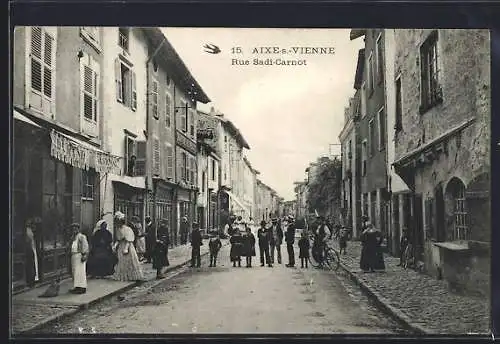 AK Aixe-s-Vienne, Rue Sadi-Carnot, Strassenpartie