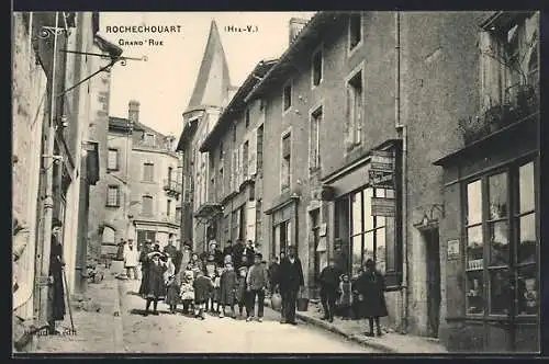 AK Rochechouart /Hte-V., Grand` Rue, Strassenpartie