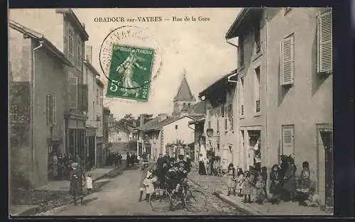 AK Oradour-sur-Vayres, Rue de la Gare, Strassenpartie