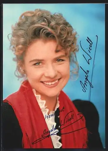 AK Musikerin Angela Wiedl mit strahlendem Lächeln, original Autograph