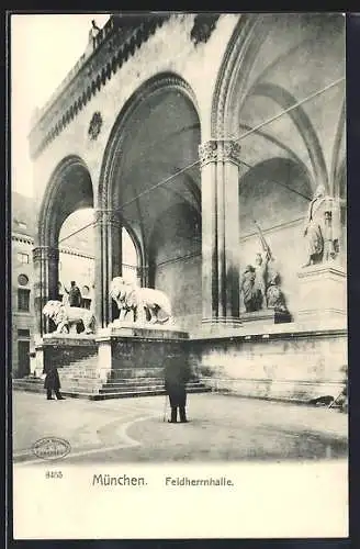 AK München, Besucher vor der Feldherrnhalle