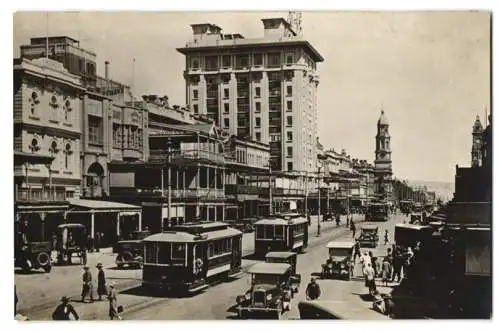 Fotografie unbekannter Fotograf, Ansicht Adelaide / Australien, Strassenbahn auf einer belebten Strasse