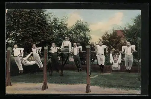 AK Soldaten bei Leibesübungen auf dem Kasernenhof