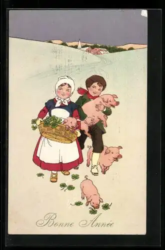 AK Junge und Mädchen in Tracht mit Glücksklee und Schweinchen, Neujahr