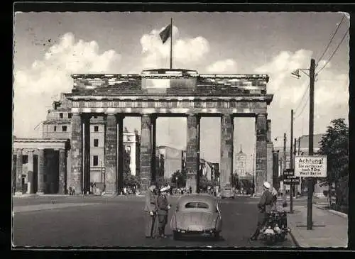 AK Berlin, Brandenburger Tor mit Sektorengrenze