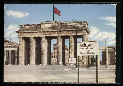 AK Berlin, Das Brandenburger Tor an der Sektorengrenze