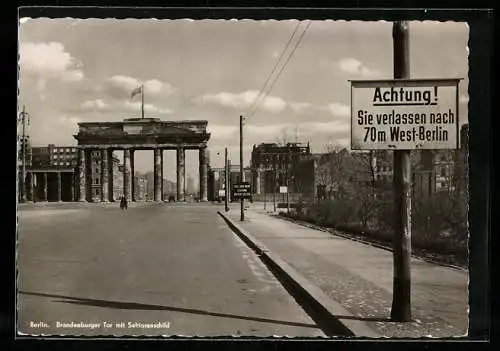 AK Berlin, Brandenburger Tor mit Sektorenschild