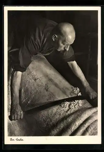 AK Ein Gerber bei seiner Arbeit