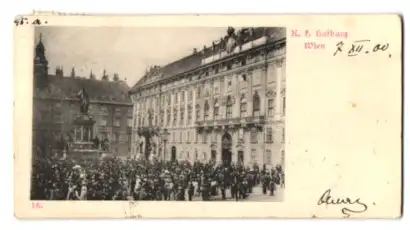 Mini-AK Wien, Die K. k. Hofburg mit einer Menschenmenge im Hof