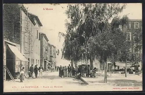 AK La Nouvelle, Place du Marché animée avec des passants et des arbres