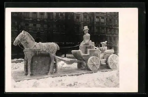 AK Skulptur einer Pferdekutsche aus Eis, Schneeplastik