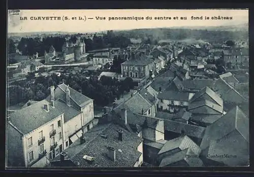 AK La Clayette, Vue panoramique du centre et au fond le château