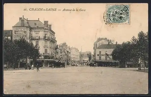 AK Chalon-sur-Saone, Avenue de la Gare avec hôtels et passants