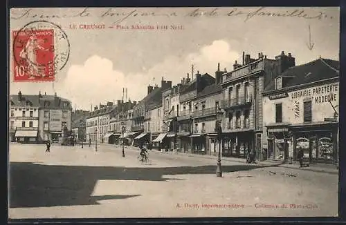 AK Le Creusot, Place Schneider, côté Nord, avec commerces et passants