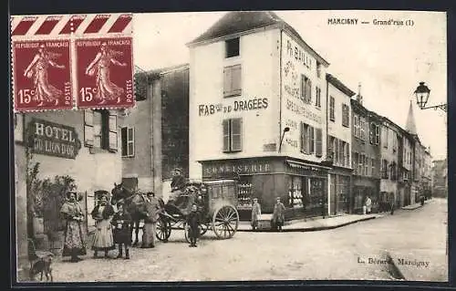 AK Marcigny, Grand`rue avec scène de rue animée et hôtel du Lion d`Or