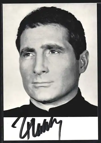 AK Musiker Freddy Quinn mit ernstem Gesicht, original Autograph