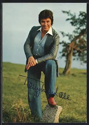 AK Musiker Tony Marshall auf einem Feld, original Autograph