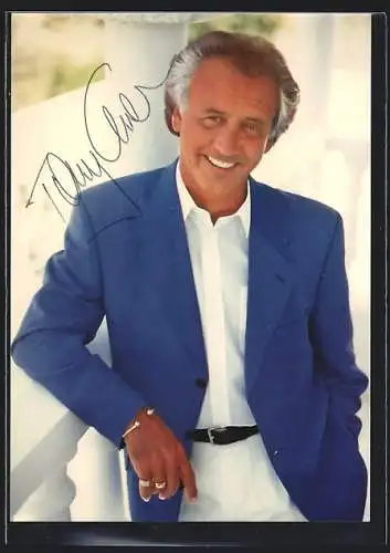 AK Sänger Tony Christie lächelt freundlich in die Kamera, original Autograph