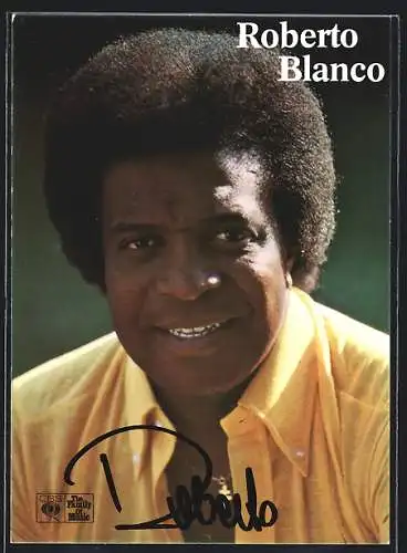 AK Musiker Roberto Blanco im gelben Hemd, original Autograph