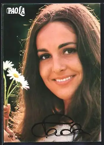 AK Musikerin Paola mit Blumen in der Hand, Autograph