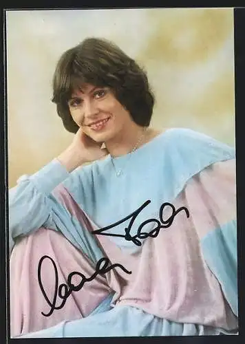 AK Musikerin Mary Roos in blau-rosafarbenem Kleid, Autograph