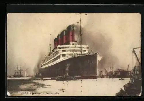 Künstler-AK Passagierschiff R.M.S. Aquitania im Hafen, Cunard Line