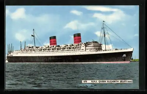 AK Passagierschiff RMS Queen Elizabeth nahe des Hafens
