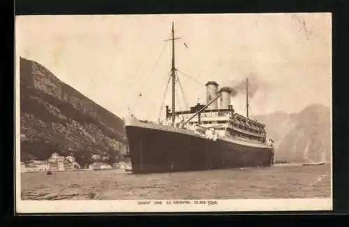 AK Passagierschiff SS Orontes, Orient Line, an der Küste