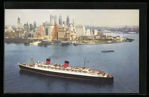 AK Passagierschiff R.M.S. Queen Elizabeth der Cunard Line vor Manhattan