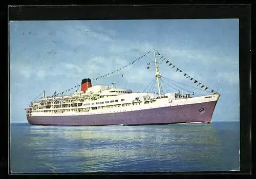 AK Passagierschiff SS Reina del Mar im Flaggenschmuck auf hoher See