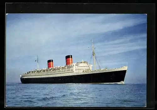 AK Passagierschiff RMS Queen Elizabeth der Cunard Line auf hoher See