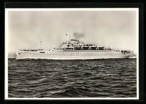 AK Passagierschiff MV Victoria auf offenem Meer, Lloyd Triestino