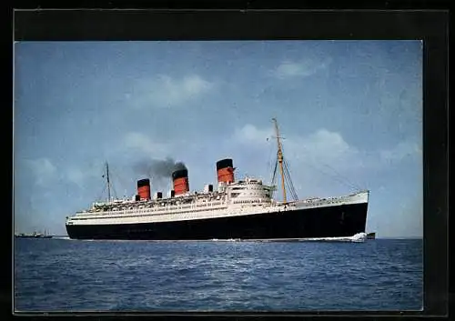 AK Passagierschiff RMS Queen Mary auf offener See, Cunard Line