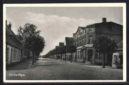 AK Garz a. Rügen, Gasthaus von Gustav F. mit Strassenpartie