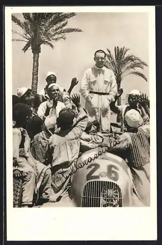 AK Autorennfahrer Rudolf Caracciola auf Mercedes Benz nach seinem Sieg im Grossen Preis von Tripolis