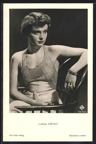 AK Schauspielerin Luise Ullrich, sitzend im Abendkleid